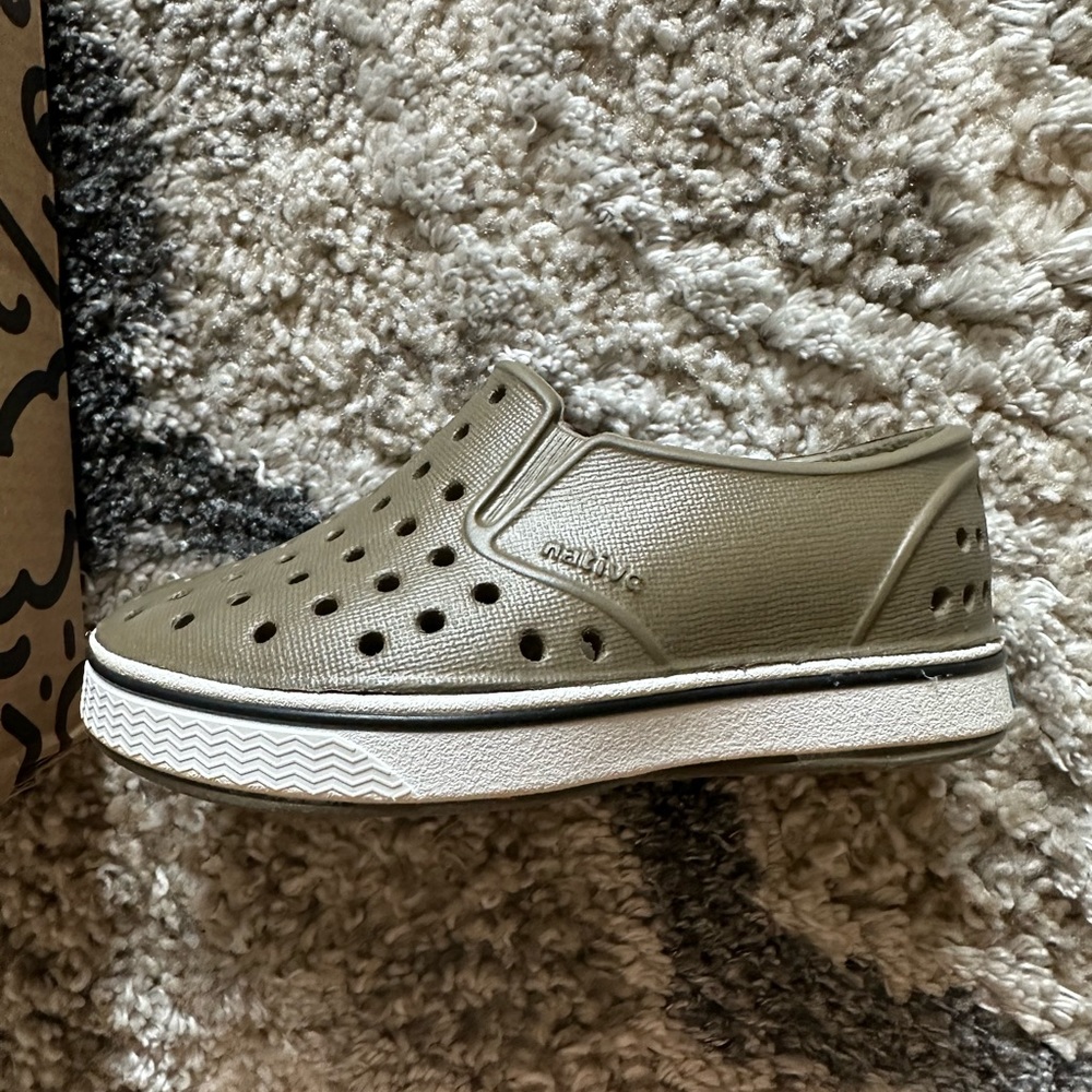 Native Miles Shoes - Green NWT Size C5